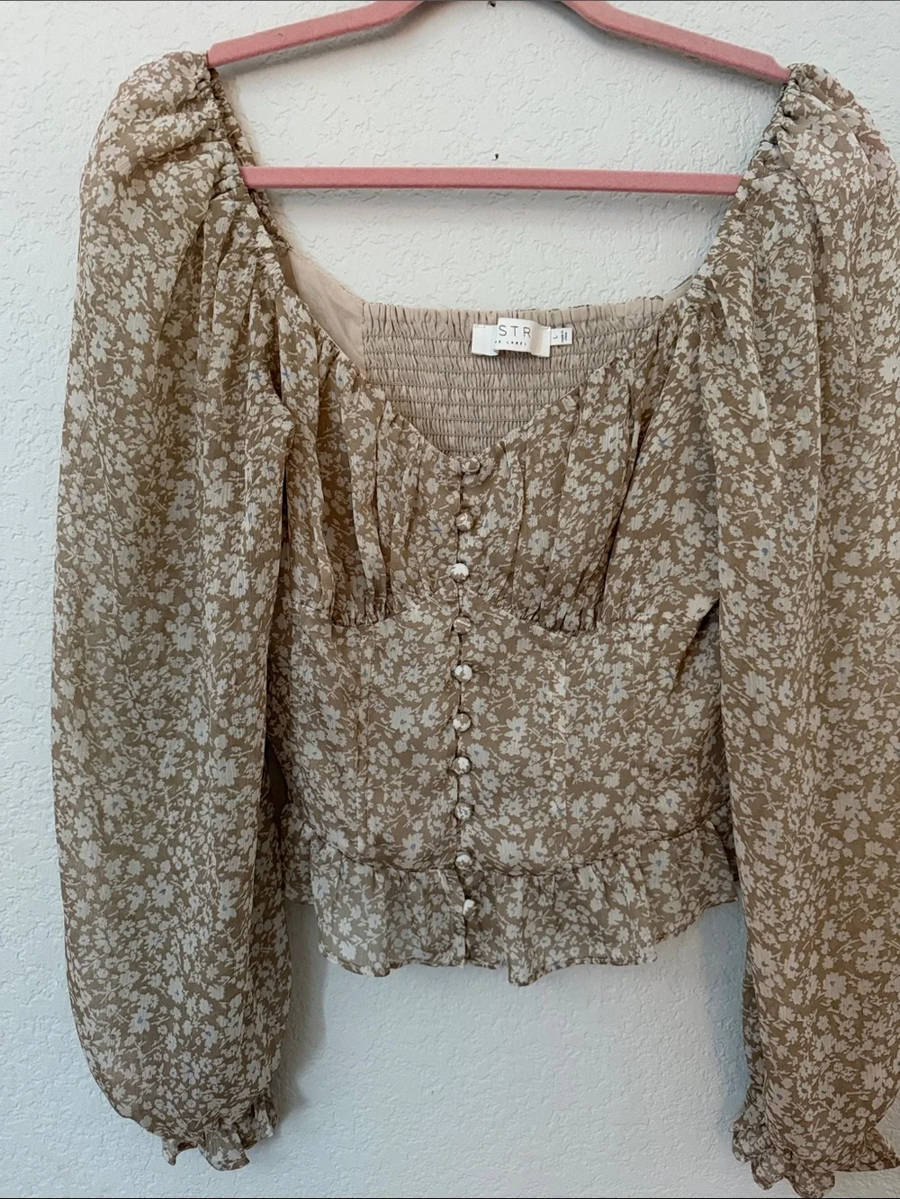 Astr Beige Floral Puff-Sleeve Button-Front Blouse